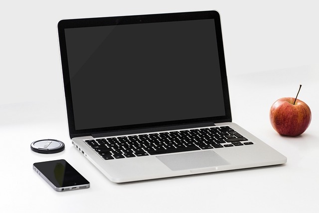 Nowoczesny MacBook Pro — Twój doskonały towarzysz do pracy i rozrywki