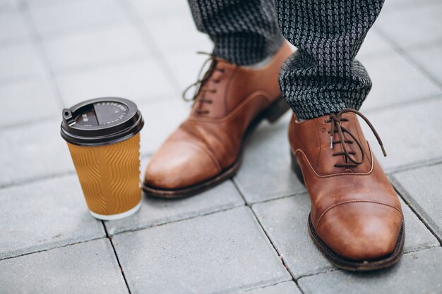 Jak zakupić skórzane buty męskie na różne okazje – poradnik od specjalistów